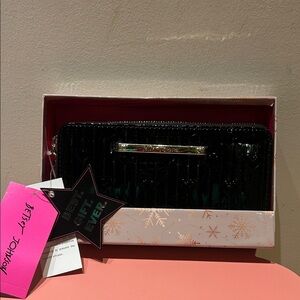 NEW Betsey Johnson Elegant Black Patent Leather Wallet
